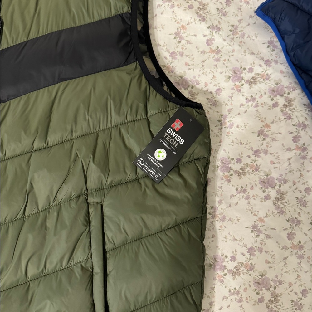 Swiss Tech Men's Reversible Puffer Vest Camouflage Green Black 3XL